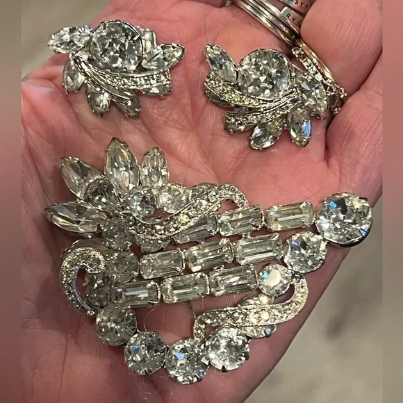 Vintage Eisenberg Ice AB Rhinstone Brooch & Weiss Clip On Earrings - Picture 3 of 12